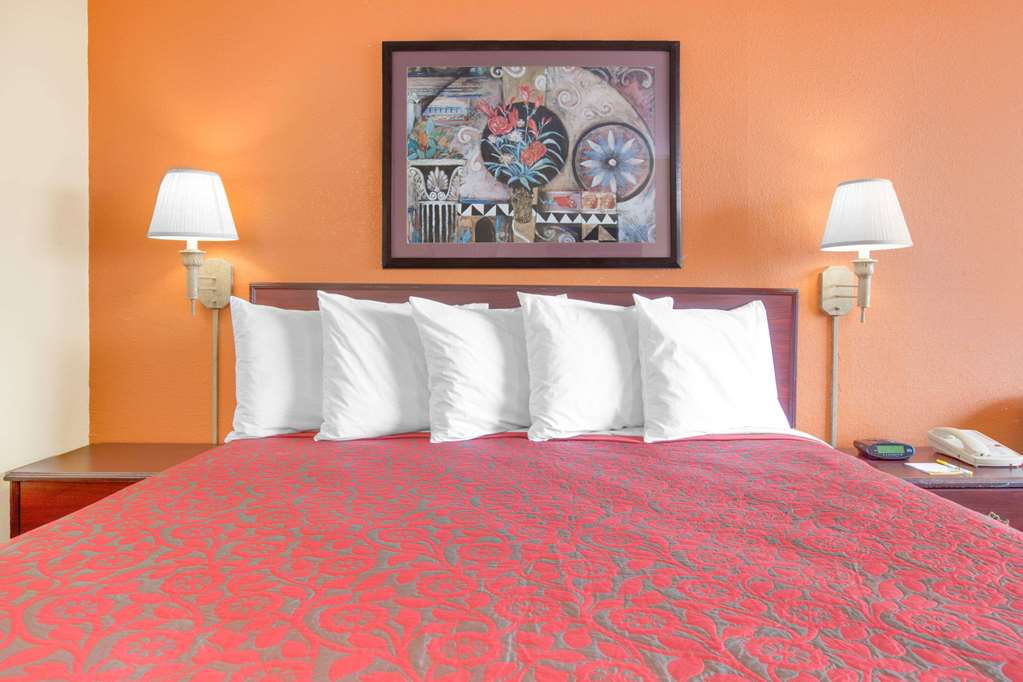 Days Inn by Wyndham Okemah - photo 9
