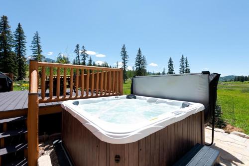 21 Meadowview Drive in Silverton, United States