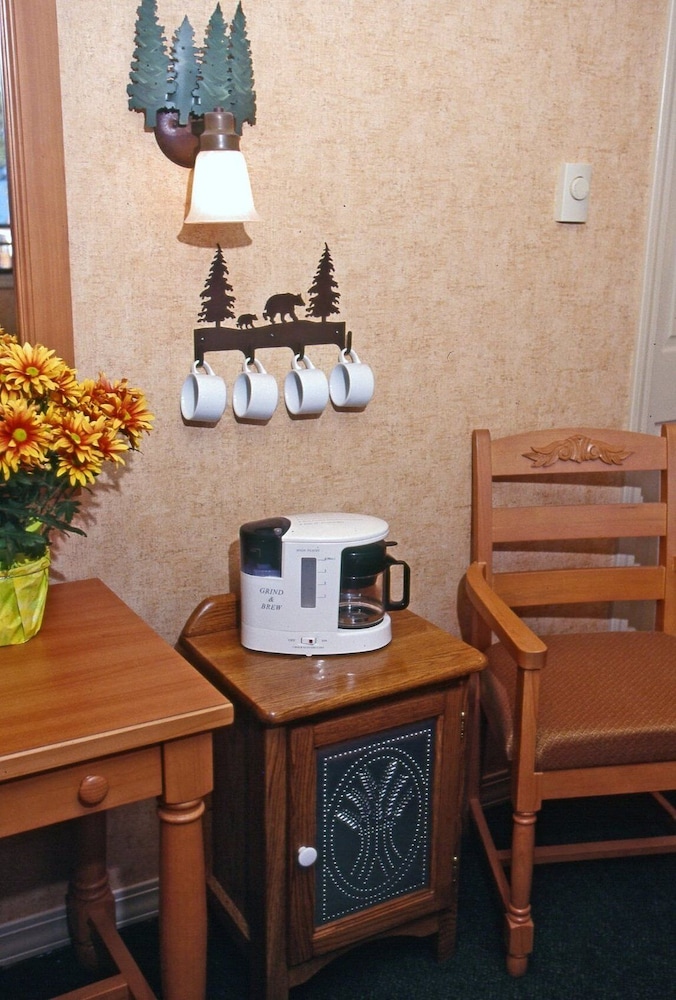 Pepper Tree Inn - photo 19