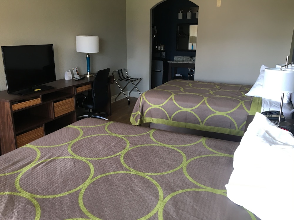 Super 8 by Wyndham San Antonio Near Fort Sam Houston - photo 6