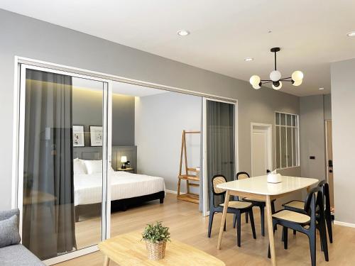 Vélin Khaosan 2nd Floor apartment with 2Bedrooms — 4-Star Luxury Hotel in Bangkok, Thailand