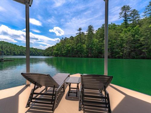 Misty Trail Lakehouse Lake Blue Ridge Luxury Home Private Dock Firepit — 4-Star Luxury Hotel in Morganton, United States