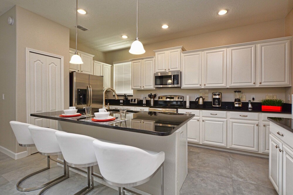 Ohana at Paradise Palms: Resort Townhome W Pool 5 Bedroom Townhouse - photo 17