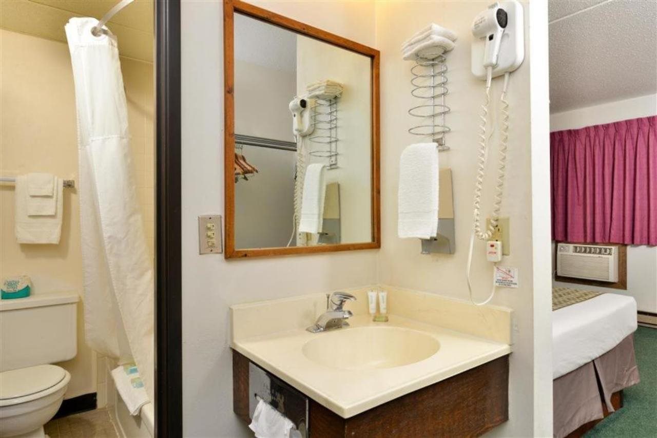 OYO Hotel Pipestone MN Canterbury Park - photo 20