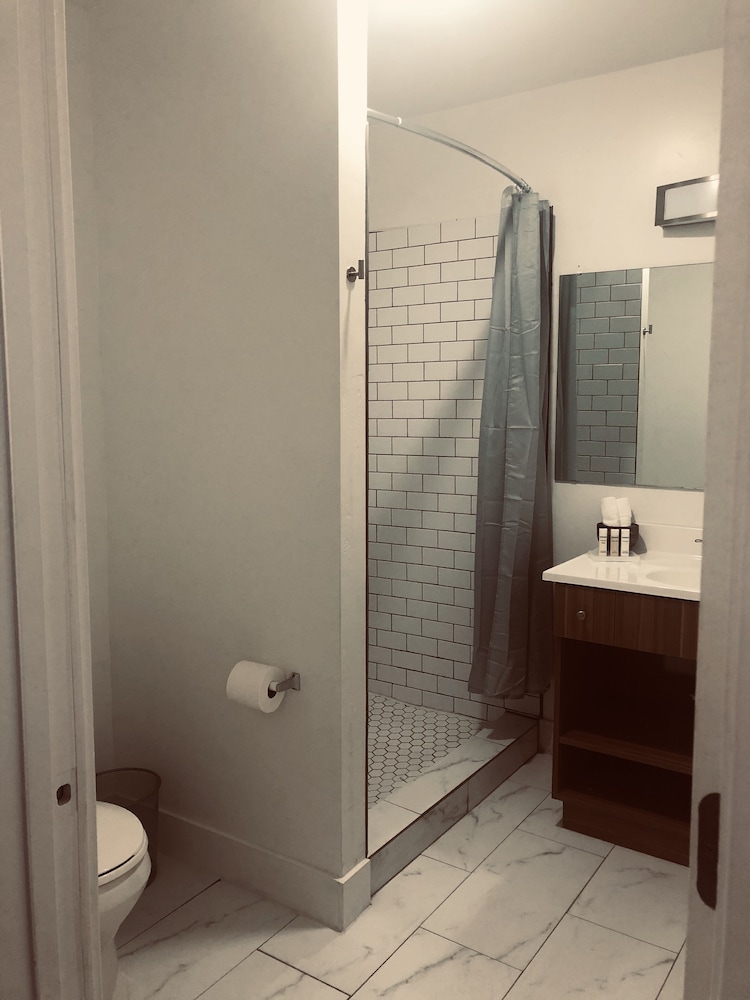 Blue Sage Inn & Suites - photo 34