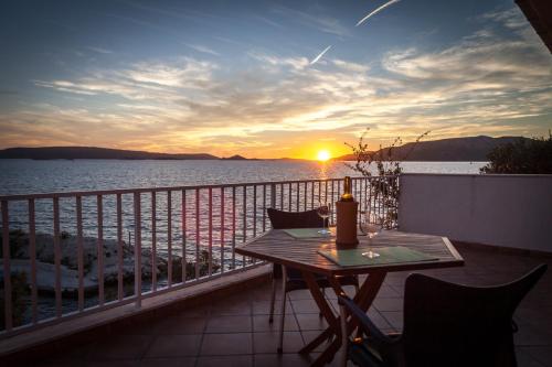 Apartments Sundance — 4-Star Luxury Hotel in Okrug Gornji, Croatia