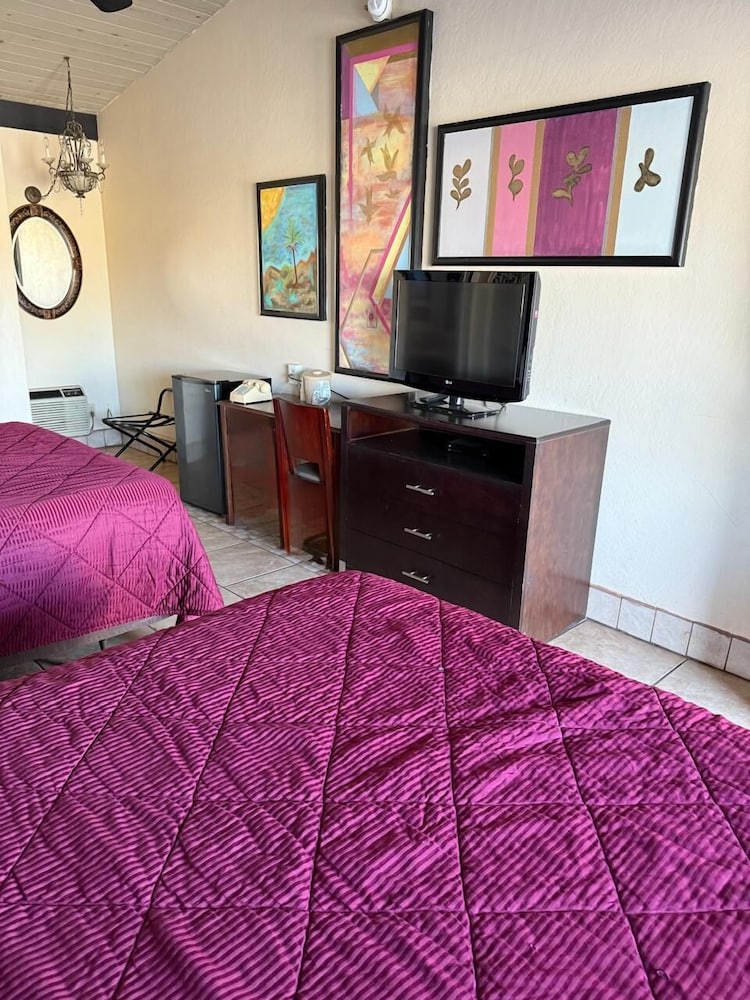 Cinderella Motel - photo 16