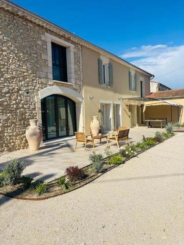 Le Mas De Sandre En Campagne — Chateaurenard