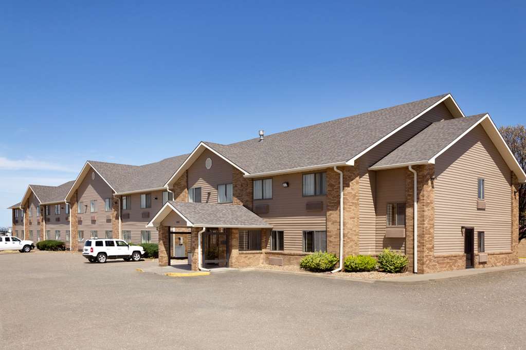 Sleep Inn & Suites Salina I 135 - photo 2