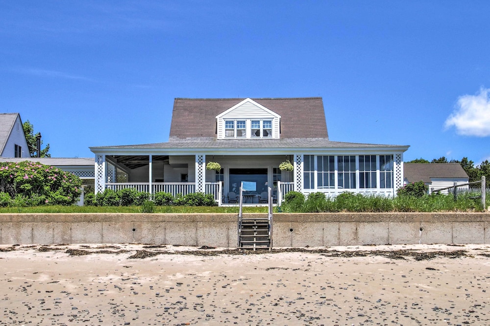Kennebunk Cottage with Private Beach and Ocean Views — 4-Star Luxury Hotel in Kennebunk, United States