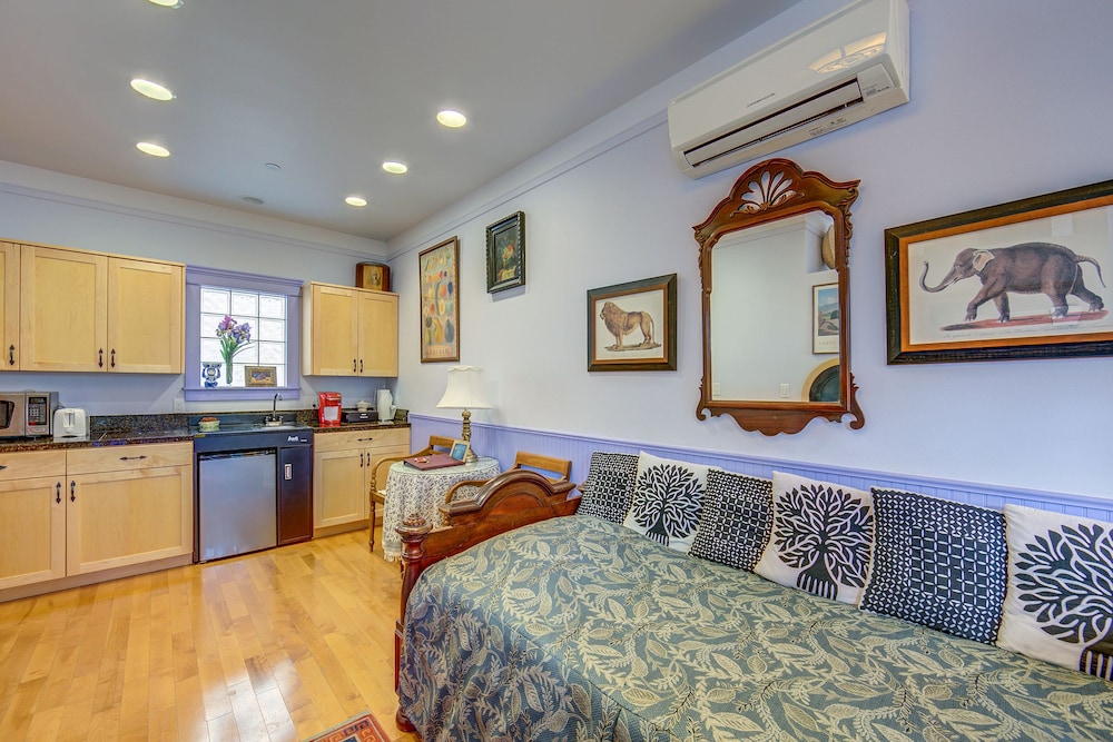 Carlisle Garden Suites - photo 32