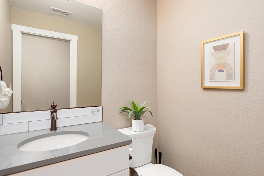 Amazing Urban Townhome near Breweries & River - photo 21
