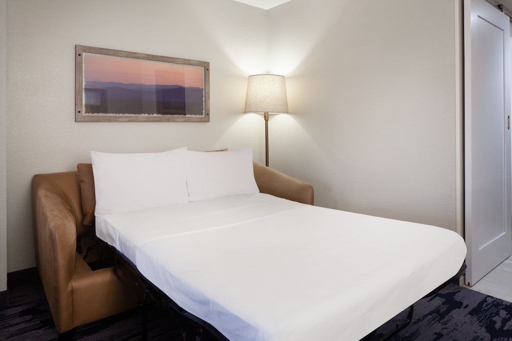 Fairfield Inn & Suites by Marriott Charleston - photo 12