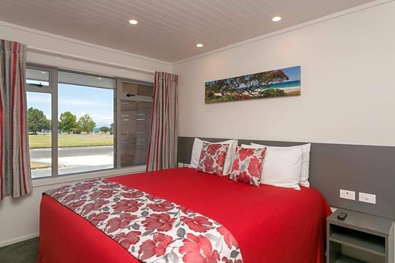 eMotel — 4-Star Luxury Hotel in Taupo, New Zealand