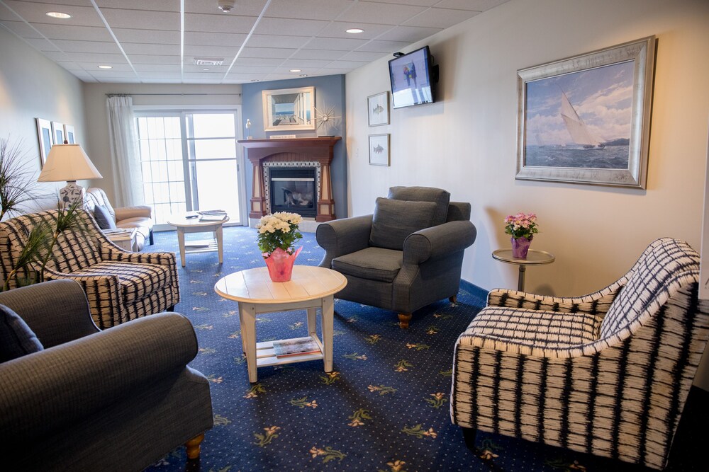 Bay Pointe Inn - photo 43