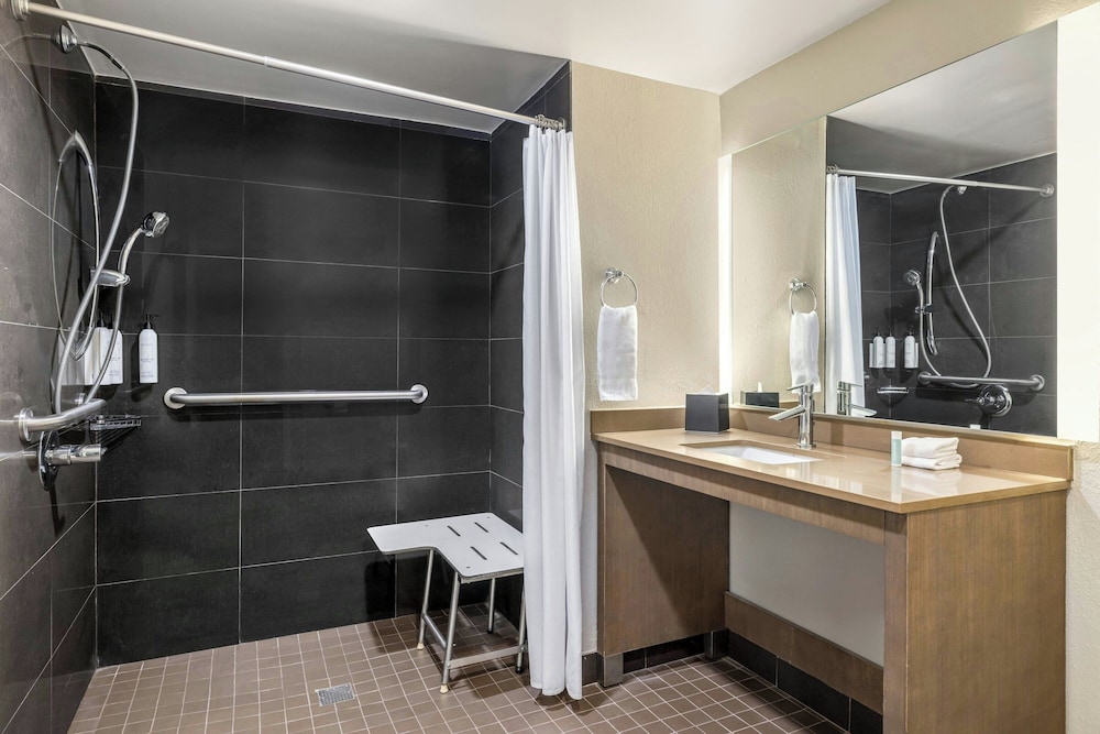 TownePlace Suites by Marriott Charlotte LoSo Airport - photo 14