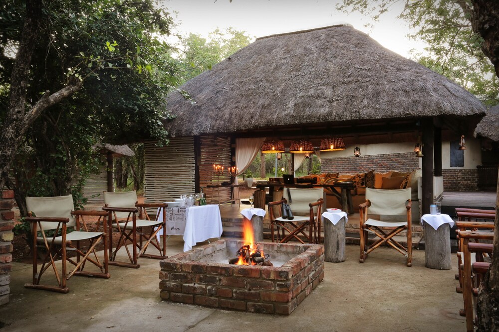 South Safari Lodge — 4-Star Luxury Hotel in Komatipoort, South Africa