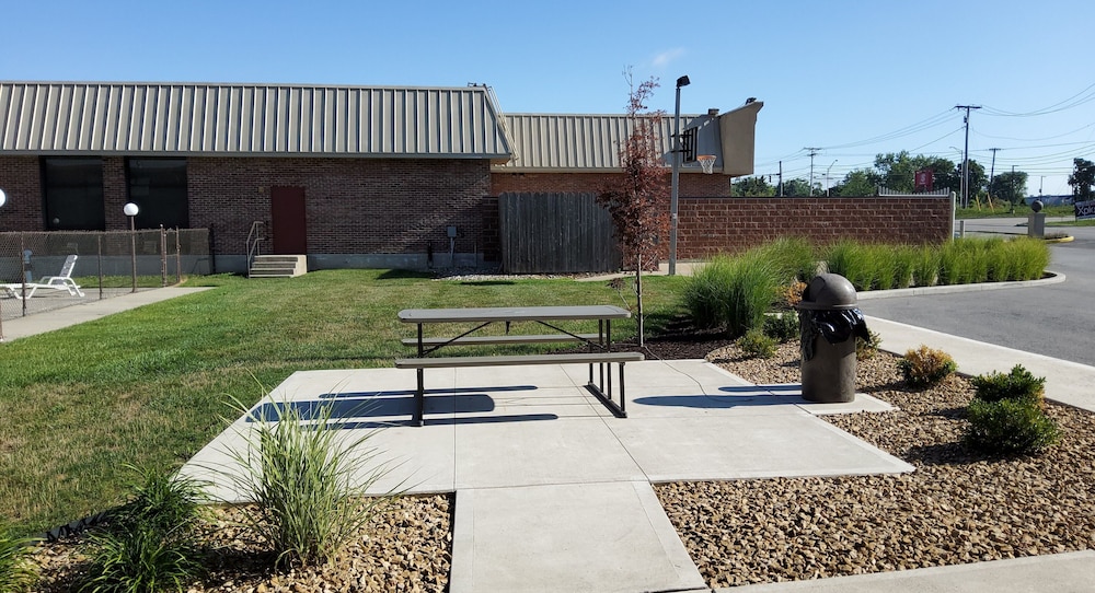 Klopfenstein Inn and Suites - photo 15