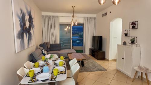 Spacious Apartment Marina View — 4-Star Luxury Hotel in Dubai, United Arab Emirates