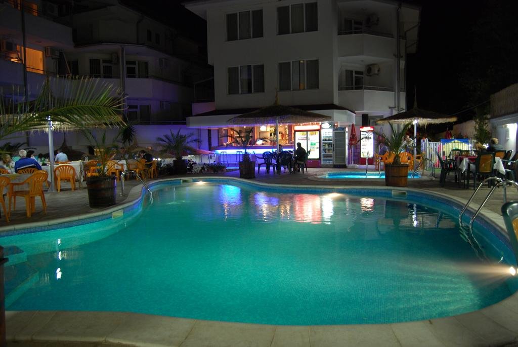 Hotel Alpina - last minute hotel in Primorsko