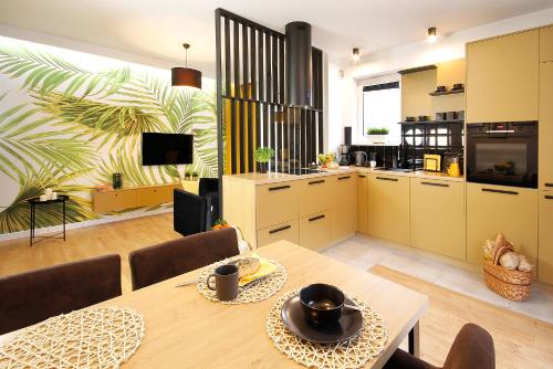 W&K Gold Suite Klimatyzacja Parking w garażu Faktura VAT 5 min od dworca — 4-Star Luxury Hotel in Koszalin, Poland