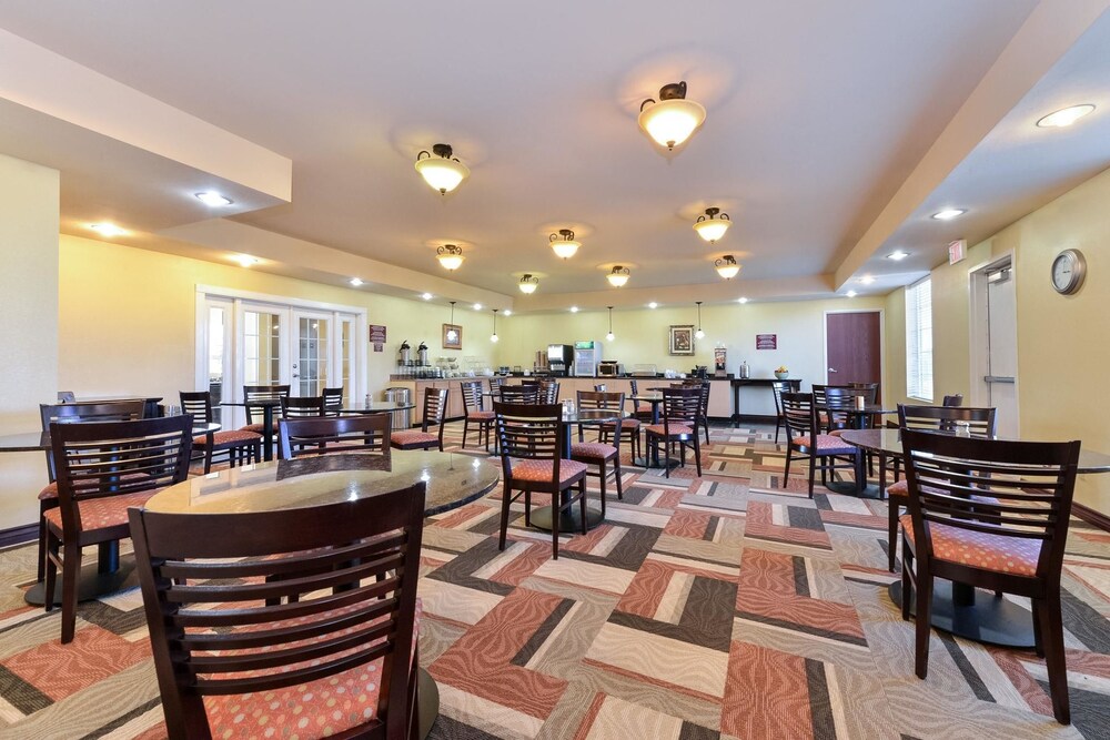 Express Inn & Suites - photo 31