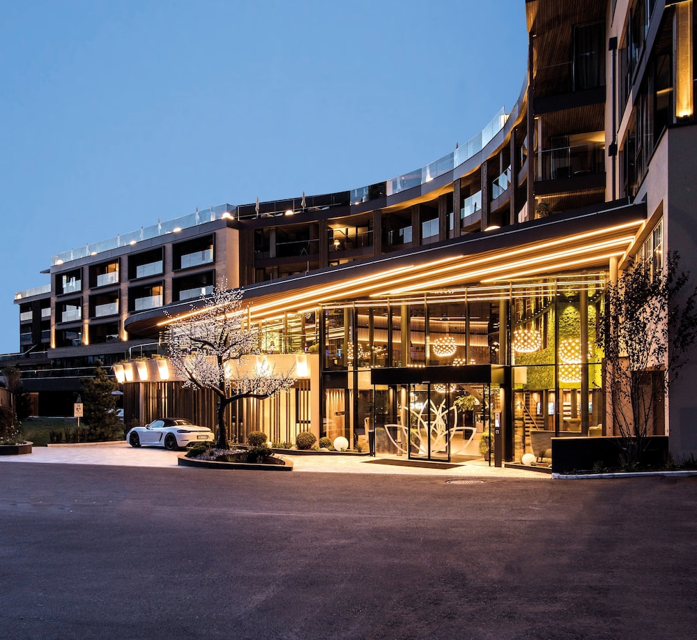 Amonti Wellnessresort — hotel in Cadipietra