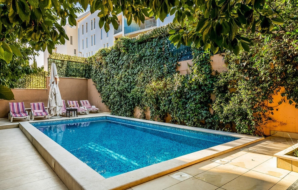 Three Bedroom Apartment Mokosica With Sea View 08 — 4-Star Luxury Hotel in Mokosica, Croatia