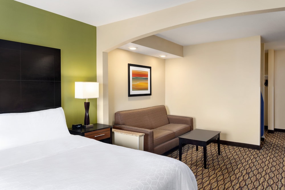 Holiday Inn Express Hotel & Suites Edmond by IHG - photo 7