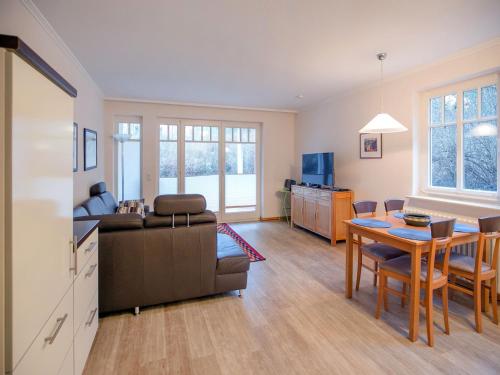 Dünenpark Binz Komfort 2 Raum Ferienwohnung mit 1 Schlafzimmer und Terrasse im Erdgeschoss 097 — 4-Star Luxury Hotel in Ostseebad Binz, Germany