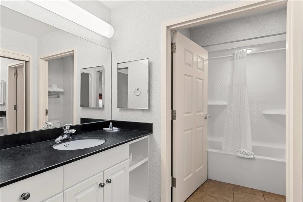 MainStay Suites Roanoke Airport - photo 12