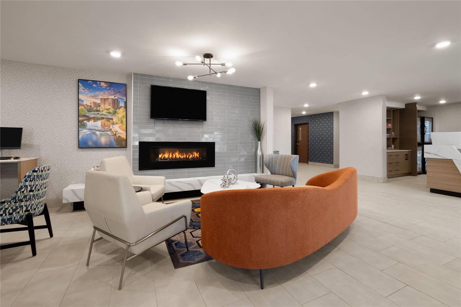 La Quinta Inn & Suites by Wyndham Greenville Woodruff Rd. - photo 6