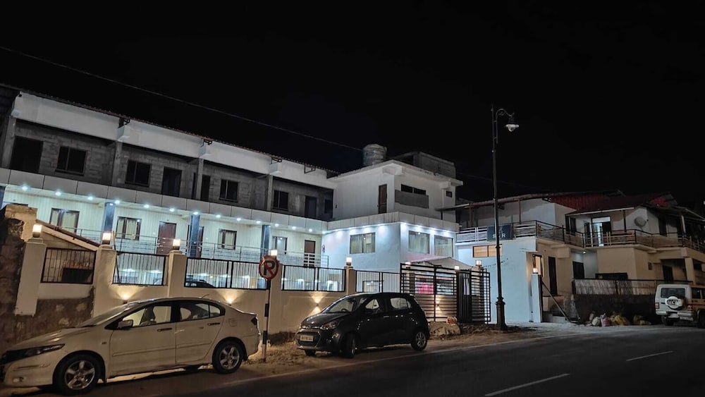 Hotel Snr Grand in Joshimath, India