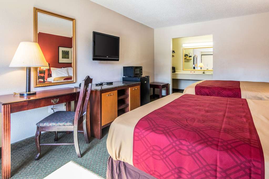 Econo Lodge Inn & Suites Conference Center - photo 10
