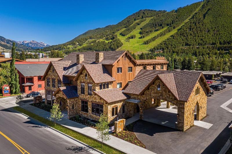 Elk Country Inn - featured photo