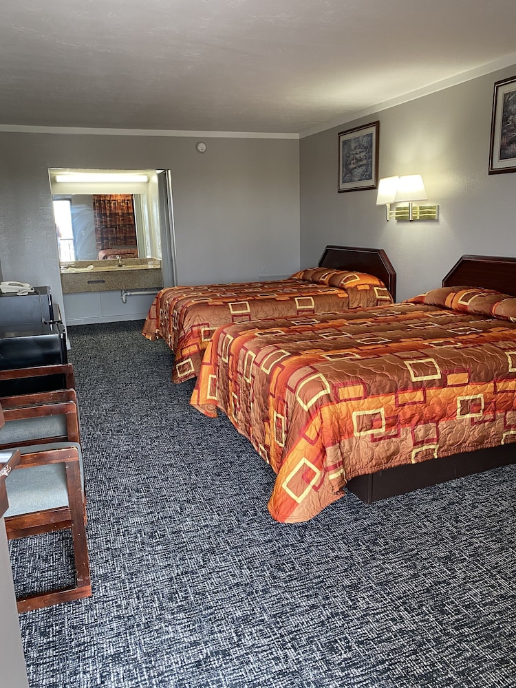 Hotel 81 El Reno - photo 10