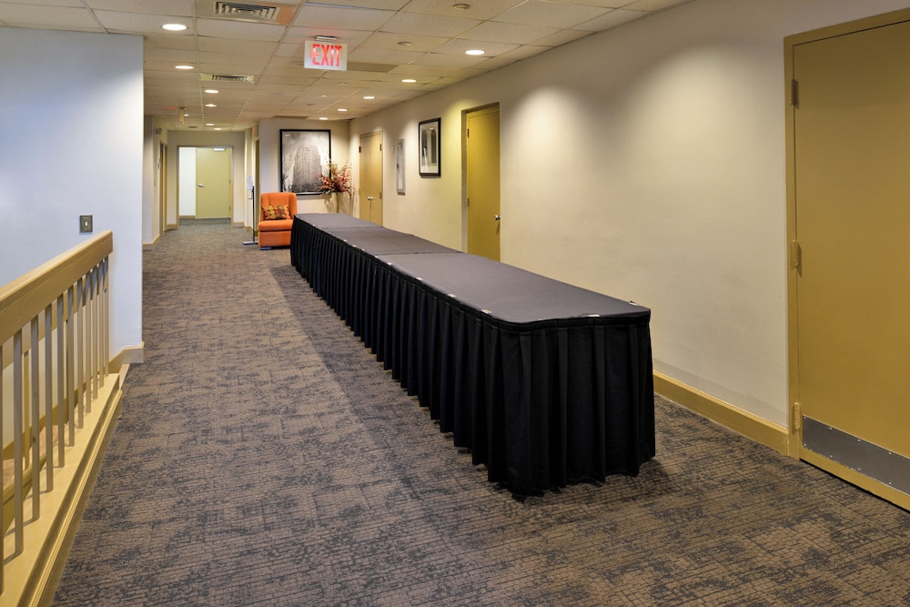 Hawthorne Inn and Conference Center - photo 37