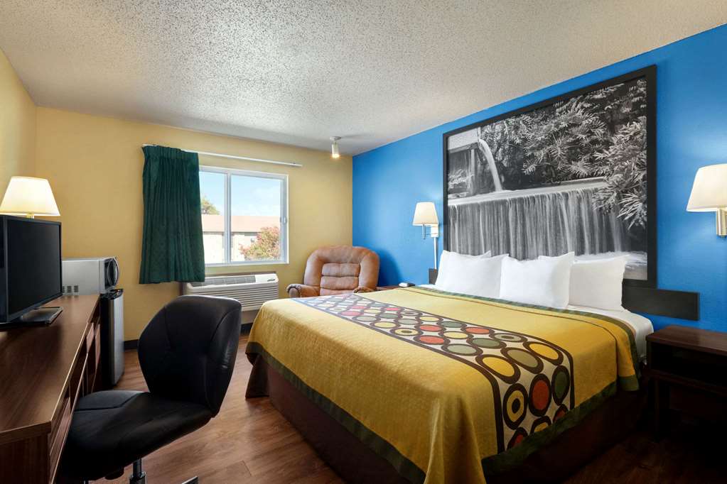 Super 8 by Wyndham Waco University Area - photo 8