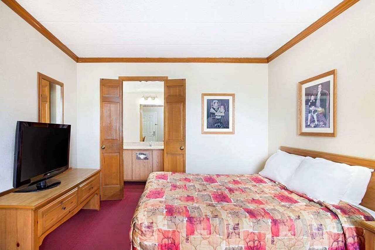 Days Inn By Wyndham Auburn - photo 7
