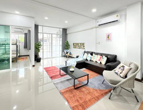 Miq Hk611 Huai Khwang 4Br Jodd Fair