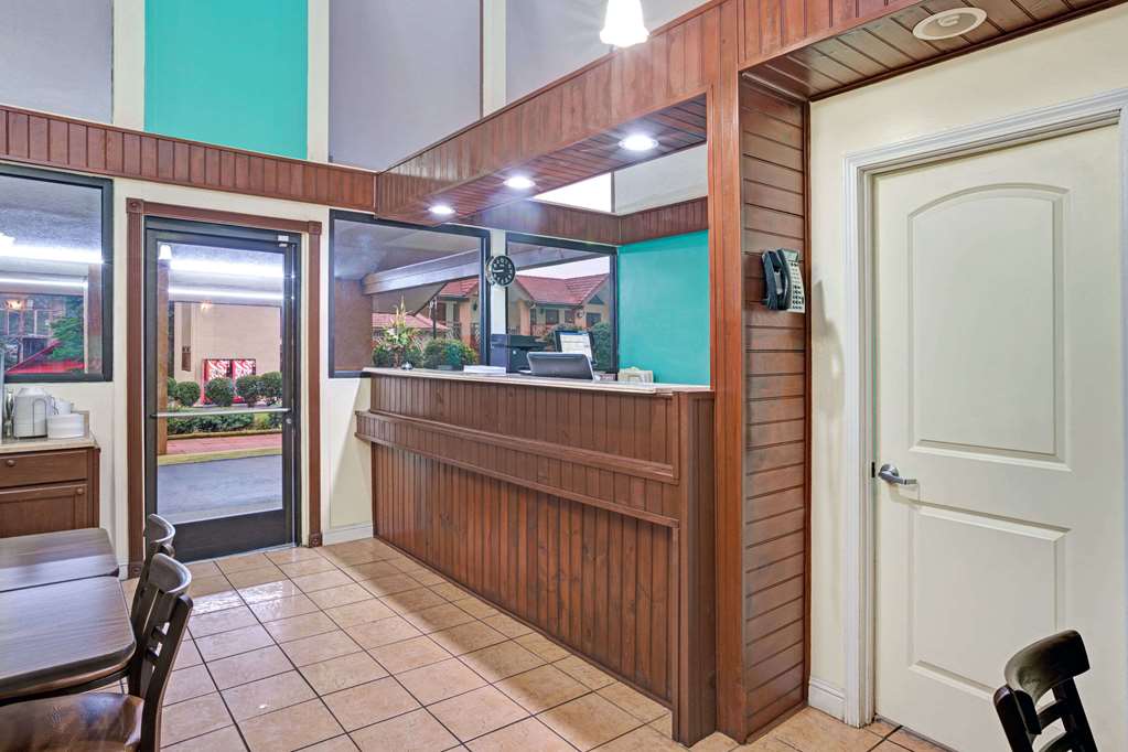 Super 8 by Wyndham Downtown Gatlinburg at Convention Center - photo 5