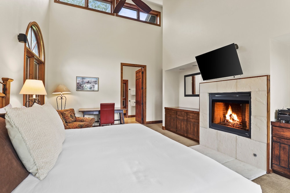 Fairway Village 2570 - photo 2