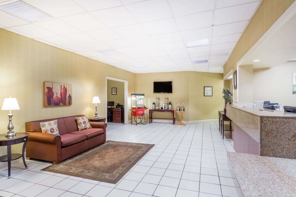 Days Inn Blacksburg Conference Center - photo 4