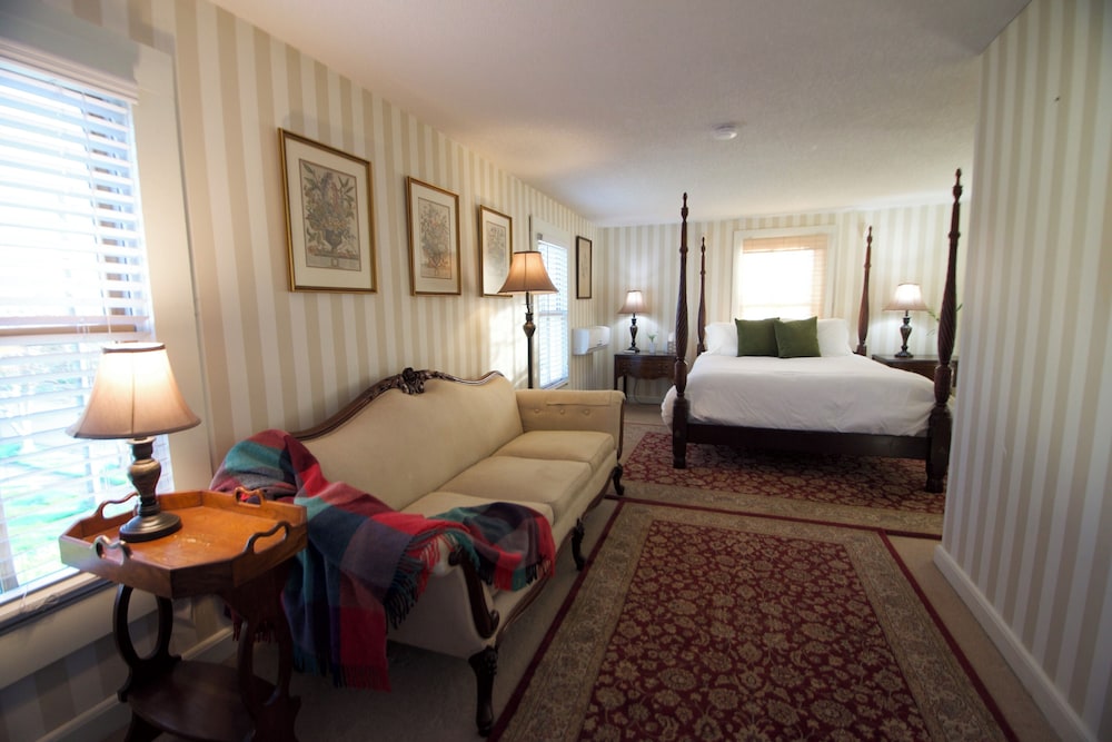 Inn at Oriental - photo 18