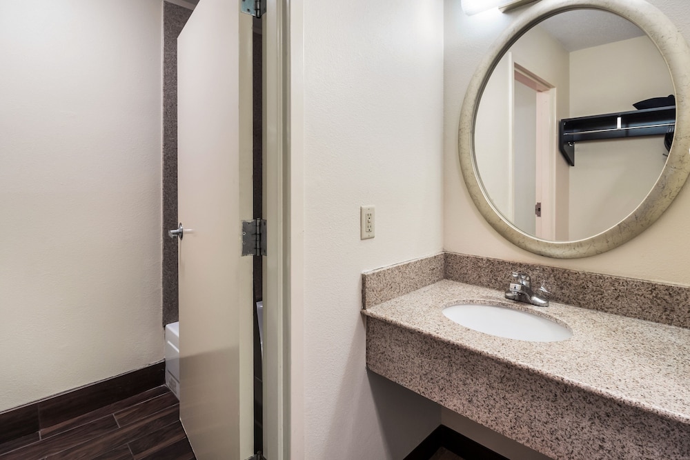 Red Roof Inn Murfreesboro - photo 16