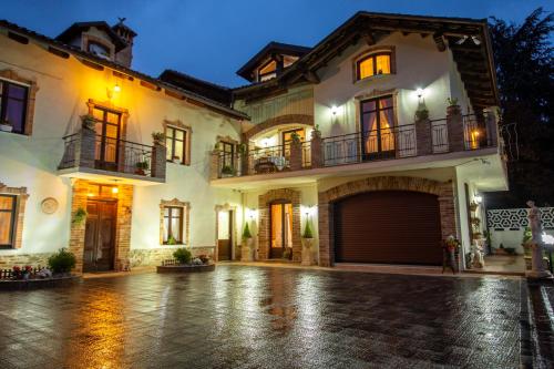 Cà Reginella B&B — 4-Star Luxury Hotel in Diano D'alba, Italy