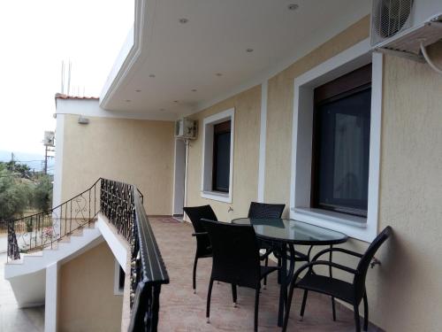 Gougousis Apartments — Kamena Vourla — photo 3