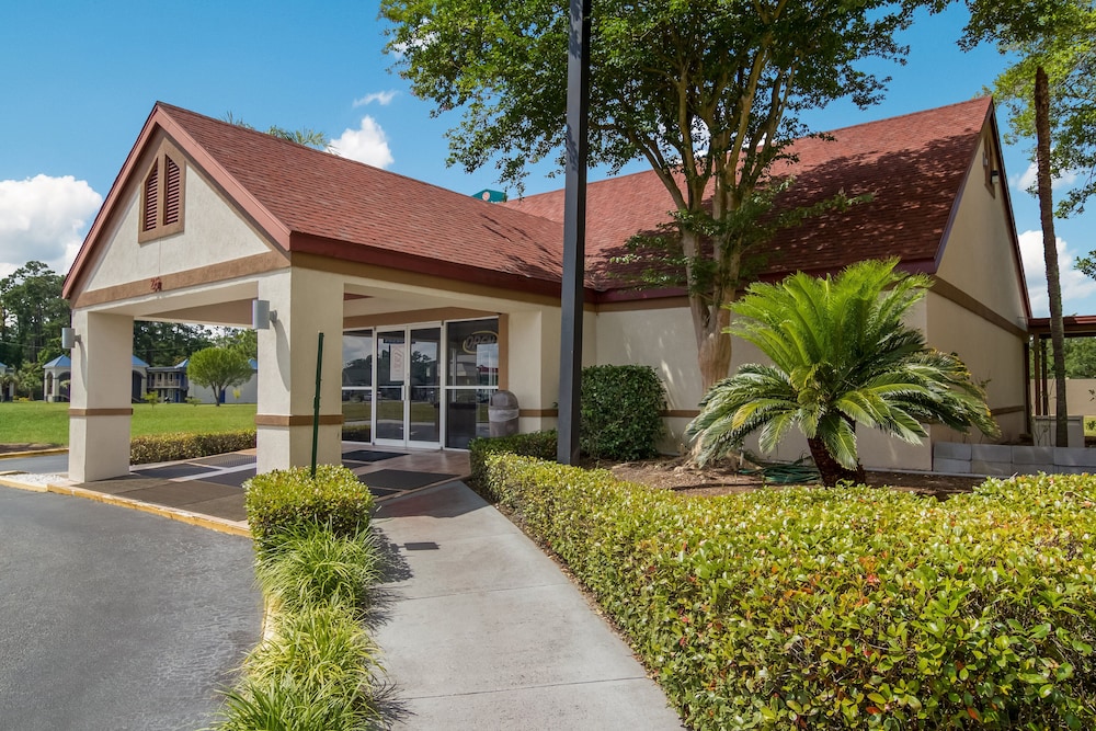 Red Roof Inn & Suites Brunswick I 95 - photo 34