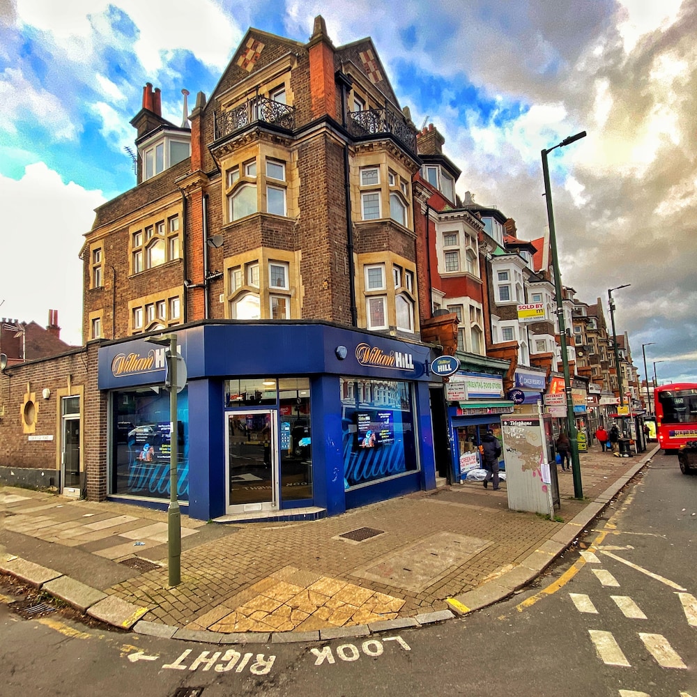 Golders Green Serviced Apartments by Concept Apartments — 4-Star Luxury Hotel in London, United Kingdom