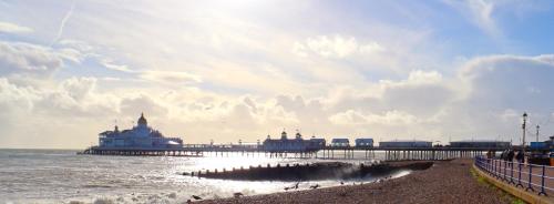 Seafront House with balcony — 4-Star Luxury Hotel in Eastbourne, United Kingdom